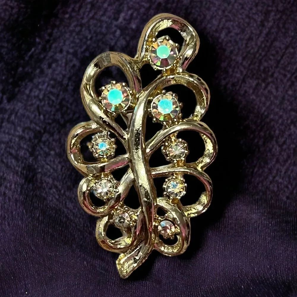 Vintage Rhinestone Gold Tone Leave Brooch